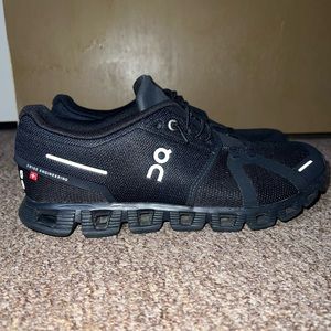 BLACK ON CLOUD SHOES